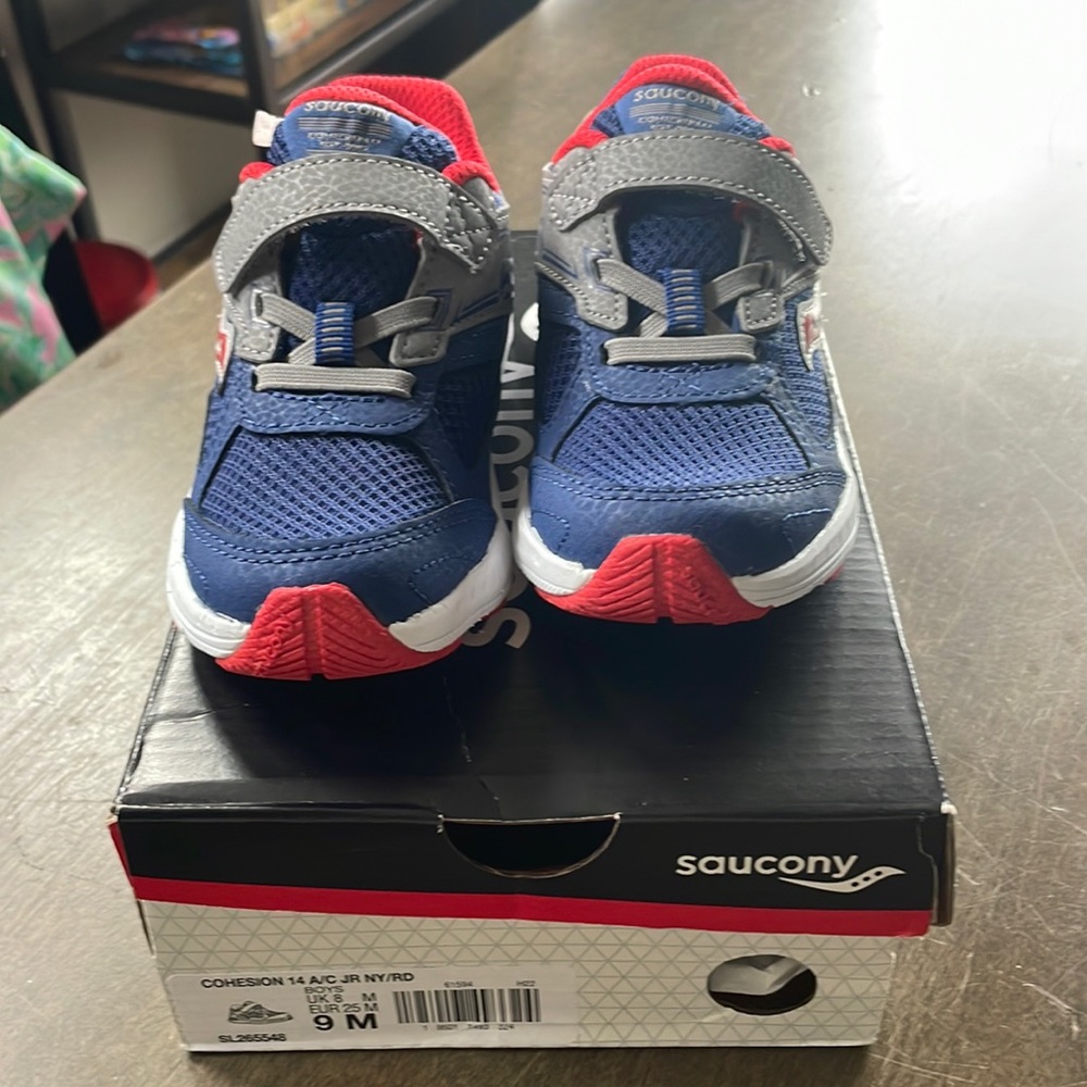 Saucony cohesion little boys size 9M